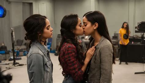 jenna ortega kissing